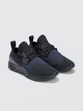 Nike Lunarcharge Essential women's sneakers